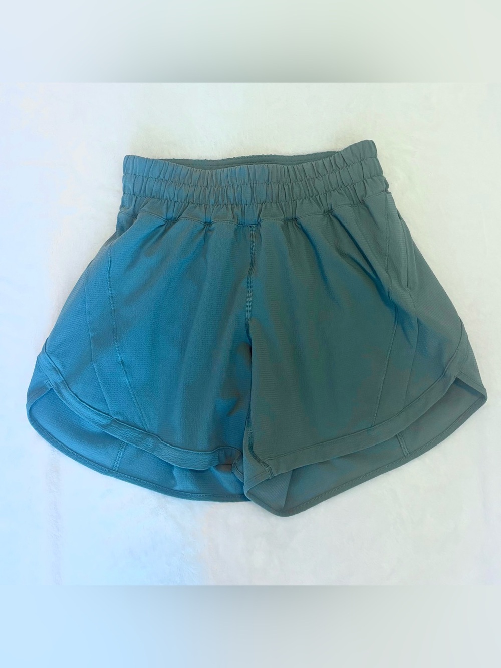 Lululemon track that textured shorts 5 inch size 6 tidewater teal